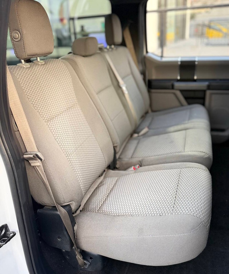 Ford F-150 Vehicle Full-screen Gallery Image 14