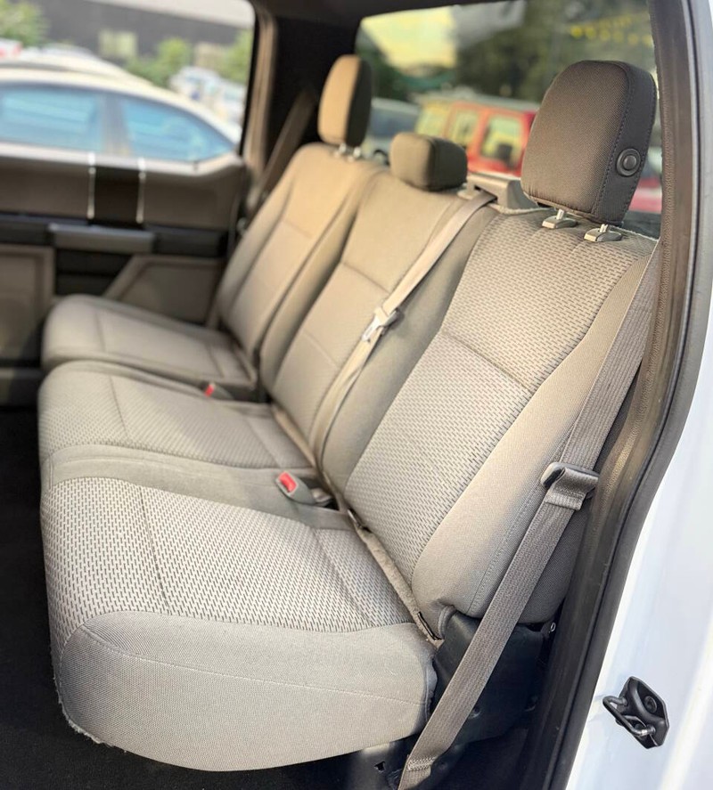 Ford F-150 Vehicle Full-screen Gallery Image 15