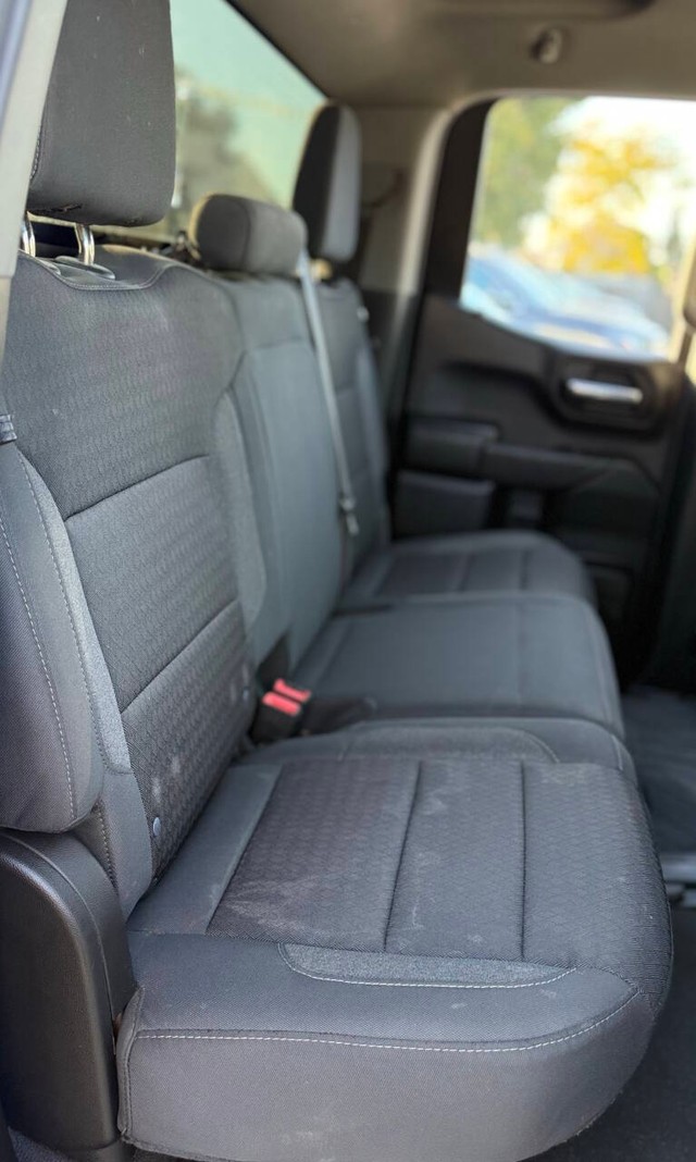Chevrolet Silverado 1500 Vehicle Full-screen Gallery Image 13