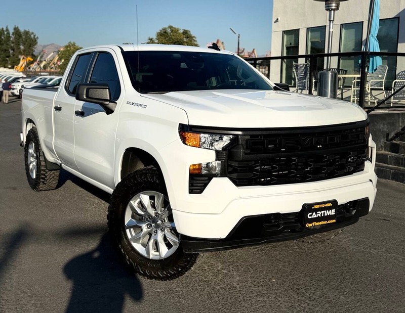 Chevrolet Silverado 1500 Vehicle Full-screen Gallery Image 02