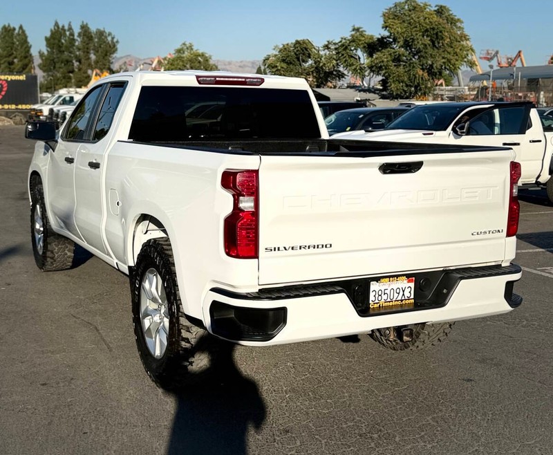 Chevrolet Silverado 1500 Vehicle Full-screen Gallery Image 06