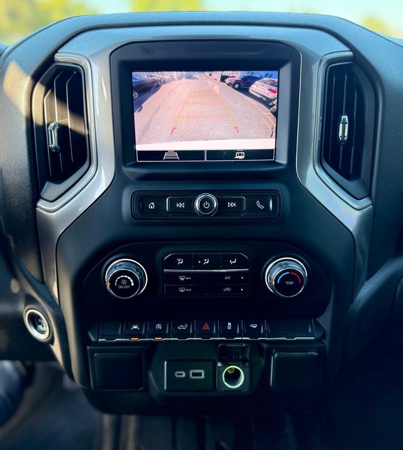 Chevrolet Silverado 1500 Vehicle Full-screen Gallery Image 09