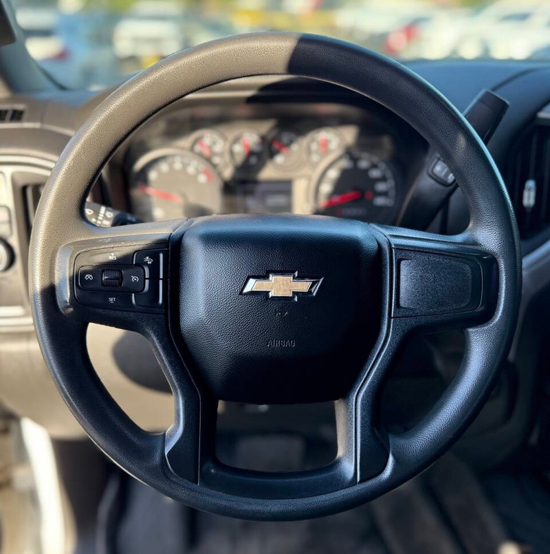 Chevrolet Silverado 1500 Vehicle Full-screen Gallery Image 10