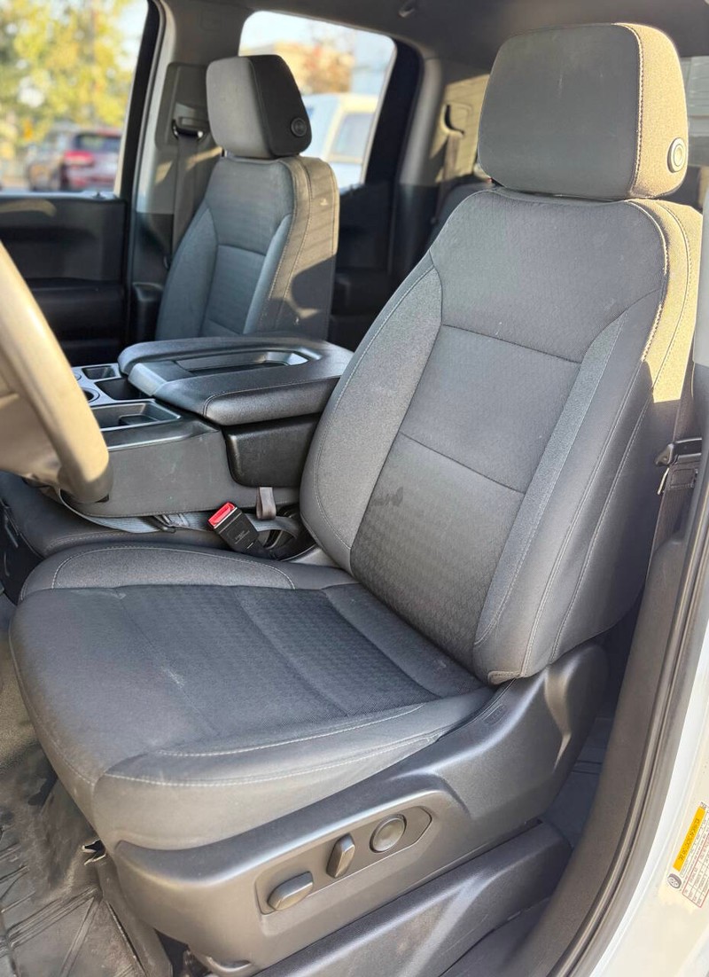 Chevrolet Silverado 1500 Vehicle Full-screen Gallery Image 11