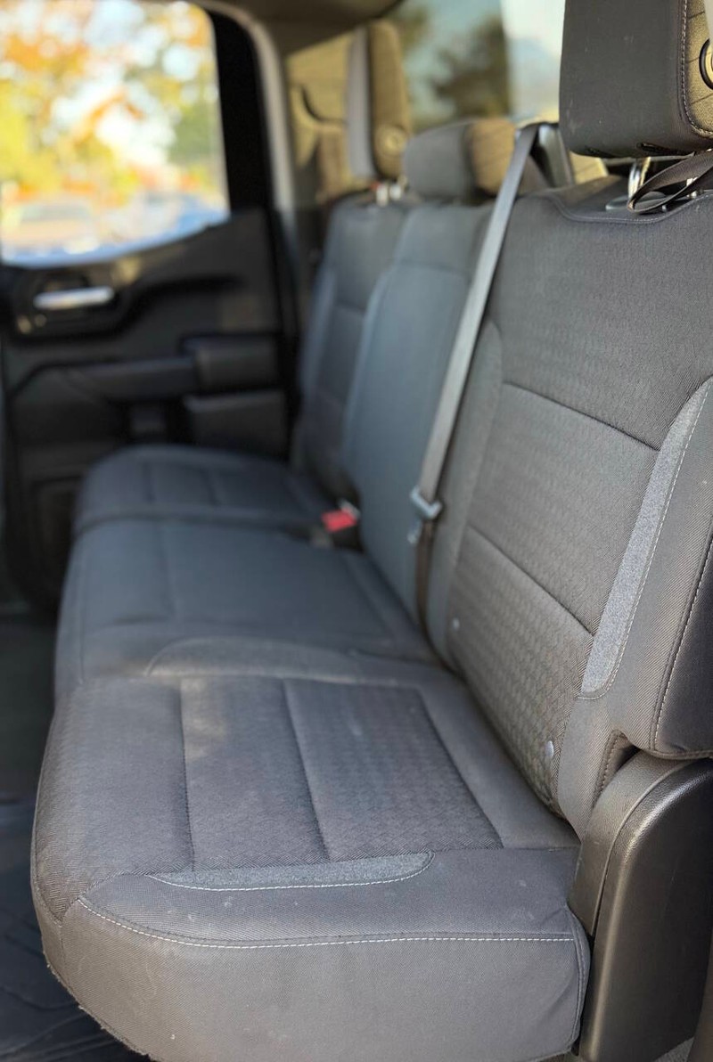 Chevrolet Silverado 1500 Vehicle Full-screen Gallery Image 15