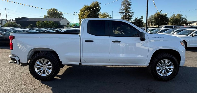 Chevrolet Silverado 1500 Vehicle Full-screen Gallery Image 17