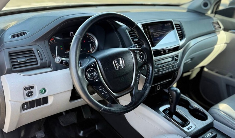 Honda Pilot Vehicle Full-screen Gallery Image 07