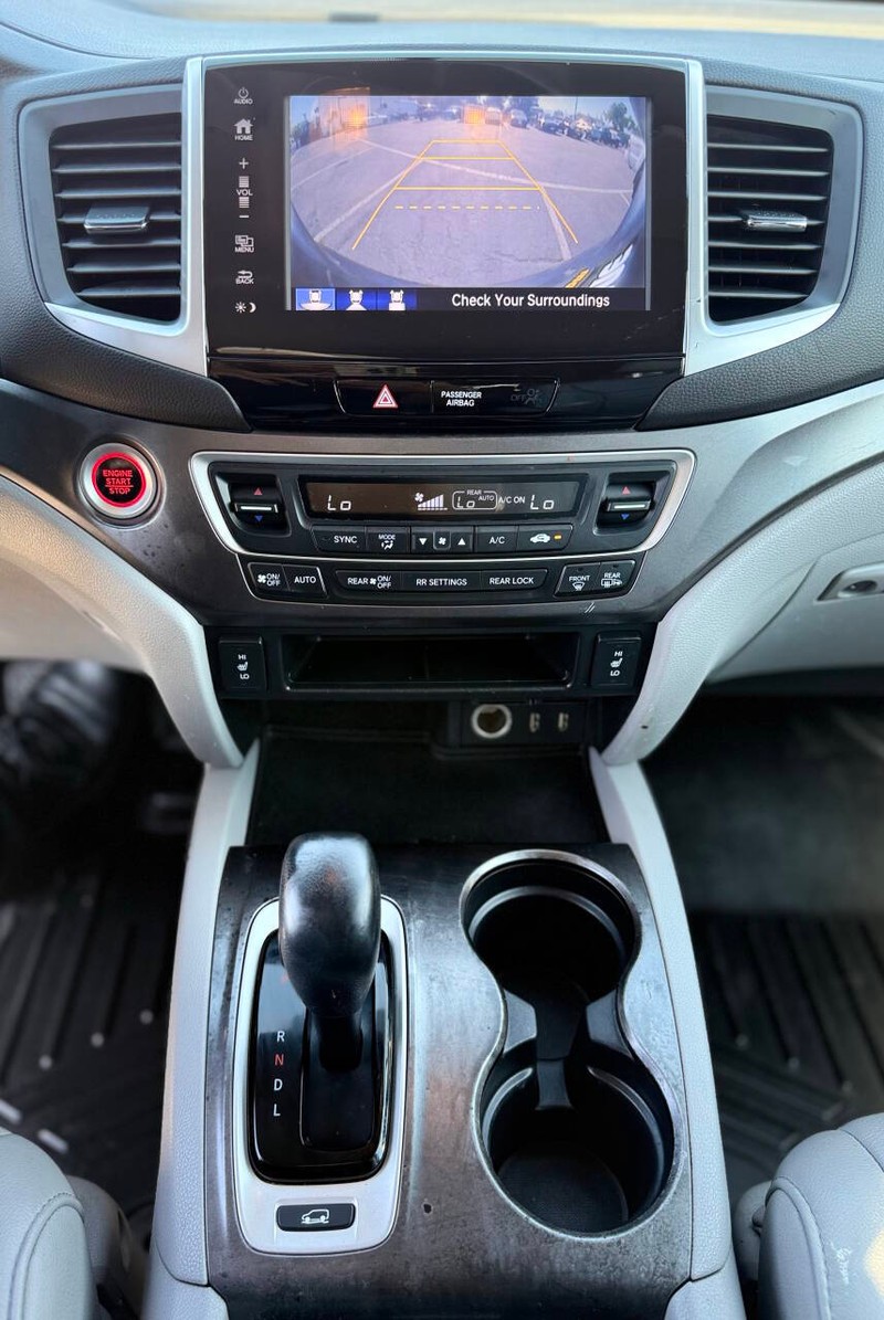 Honda Pilot Vehicle Full-screen Gallery Image 10