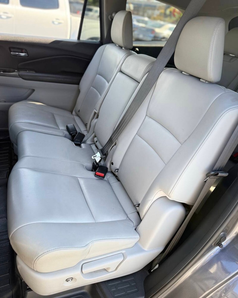 Honda Pilot Vehicle Full-screen Gallery Image 11