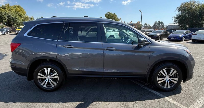Honda Pilot Vehicle Full-screen Gallery Image 15