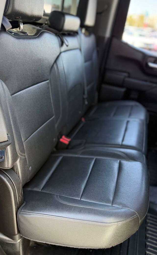 Chevrolet Silverado 1500 Vehicle Full-screen Gallery Image 10