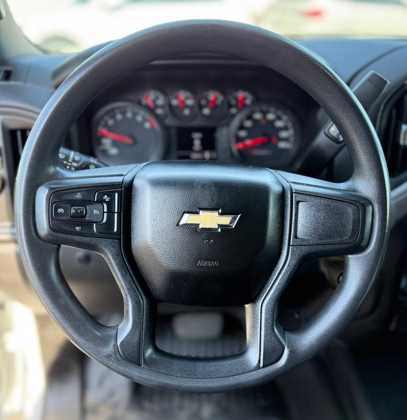 Chevrolet Silverado 1500 Vehicle Full-screen Gallery Image 06