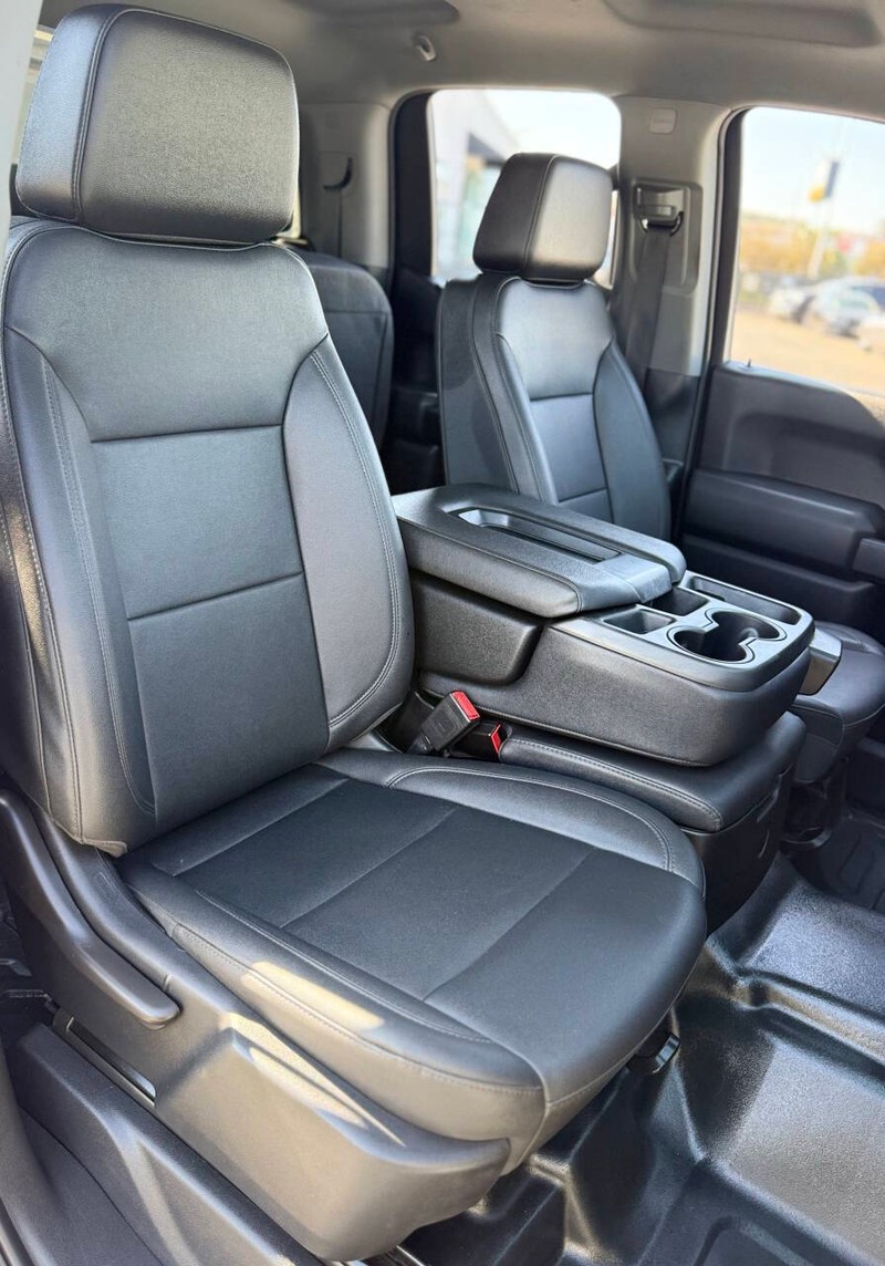 Chevrolet Silverado 1500 Vehicle Full-screen Gallery Image 09