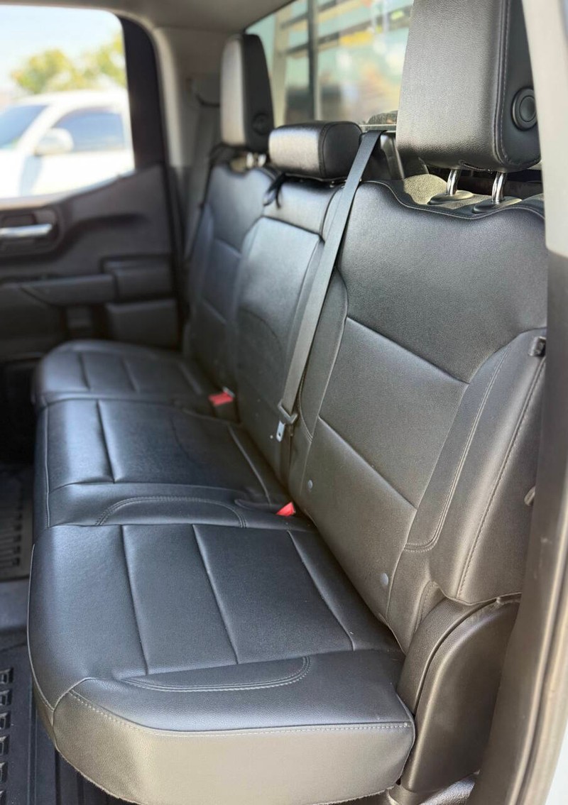 Chevrolet Silverado 1500 Vehicle Full-screen Gallery Image 11