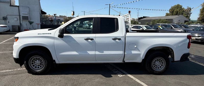 Chevrolet Silverado 1500 Vehicle Full-screen Gallery Image 12