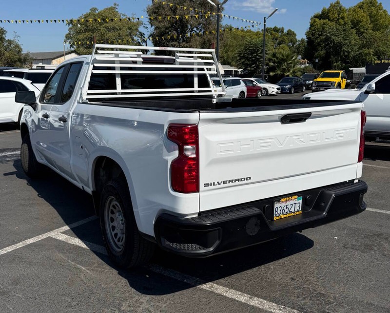 Chevrolet Silverado 1500 Vehicle Full-screen Gallery Image 14