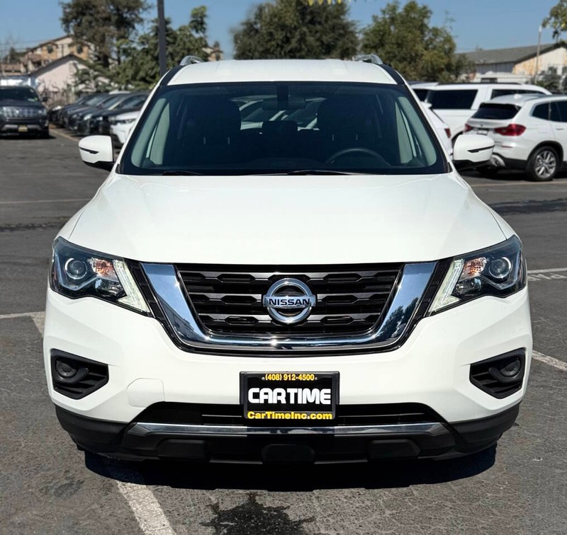 Nissan Pathfinder Vehicle Full-screen Gallery Image 02