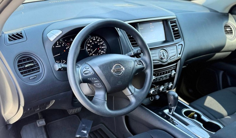 Nissan Pathfinder Vehicle Full-screen Gallery Image 09
