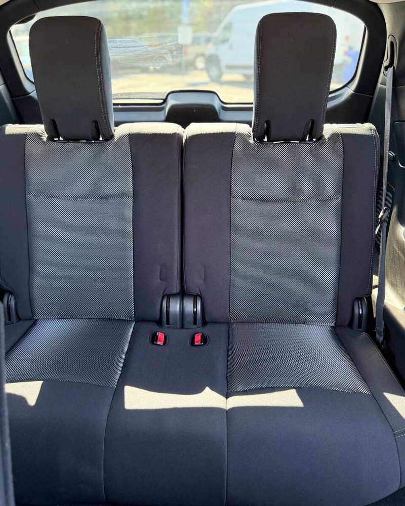 Nissan Pathfinder Vehicle Full-screen Gallery Image 16