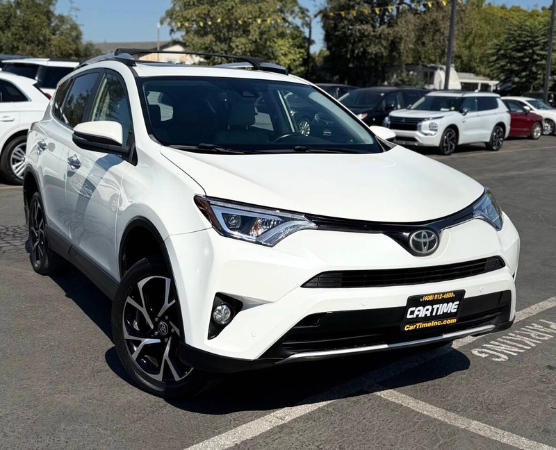 Toyota RAV4 Vehicle Full-screen Gallery Image 03