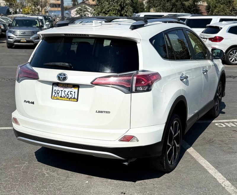 Toyota RAV4 Vehicle Full-screen Gallery Image 04