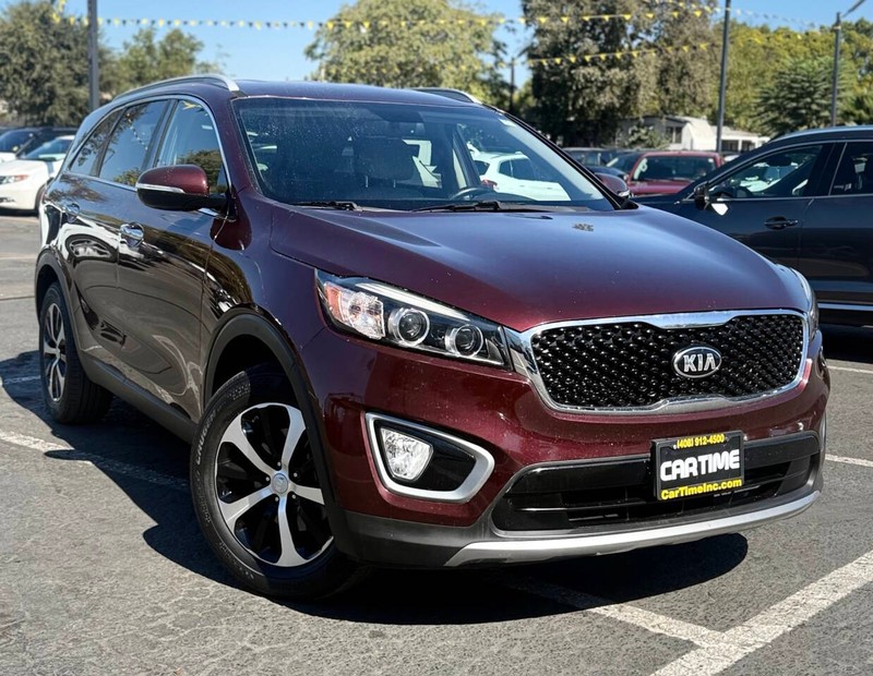 Kia Sorento Vehicle Full-screen Gallery Image 03