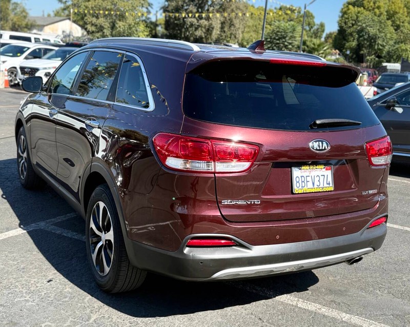 Kia Sorento Vehicle Full-screen Gallery Image 04