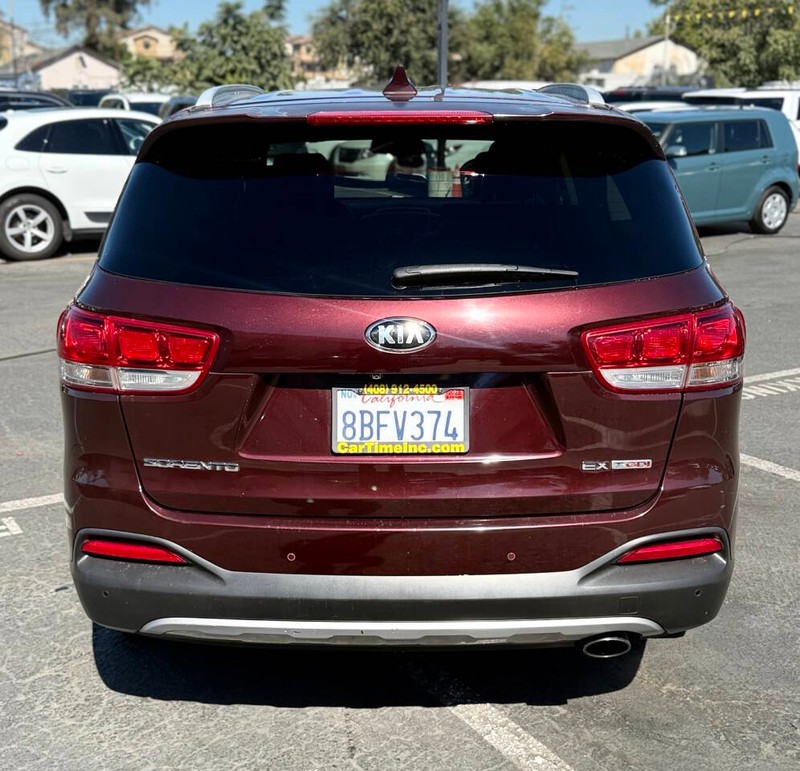 Kia Sorento Vehicle Full-screen Gallery Image 05