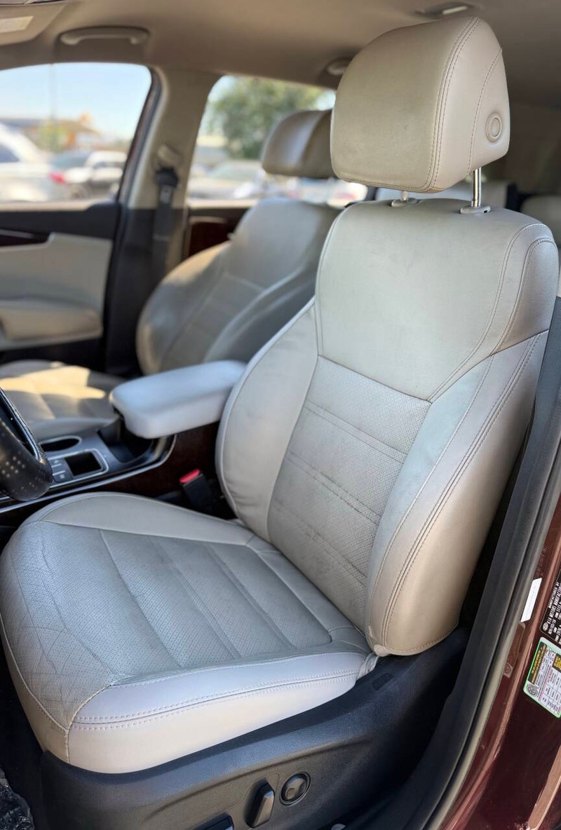 Kia Sorento Vehicle Full-screen Gallery Image 12