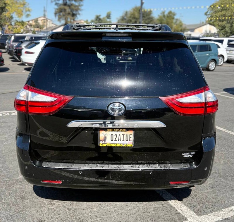Toyota Sienna Vehicle Full-screen Gallery Image 05