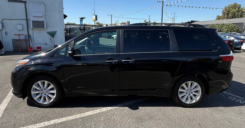 Toyota Sienna Vehicle Full-screen Gallery Image 08