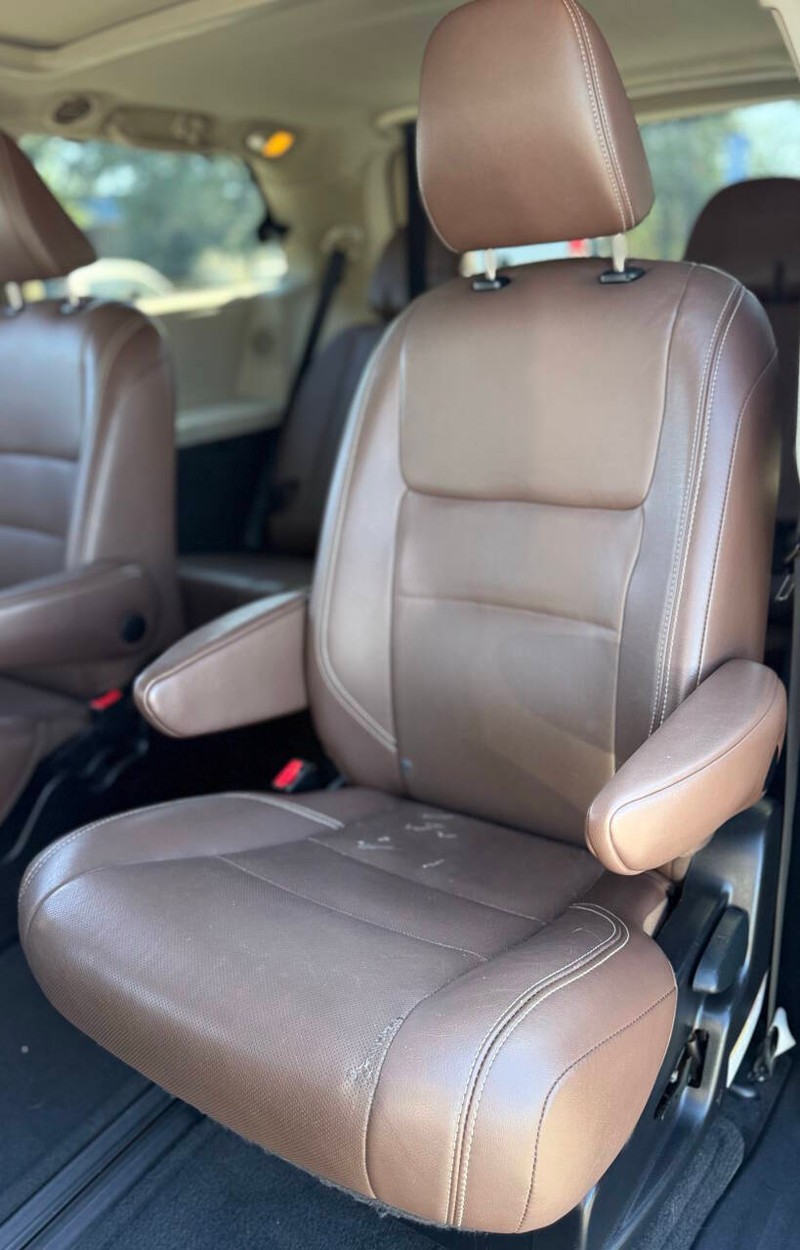 Toyota Sienna Vehicle Full-screen Gallery Image 15