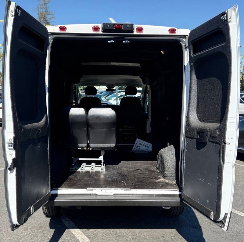 Ram ProMaster Cargo Van Vehicle Full-screen Gallery Image 05