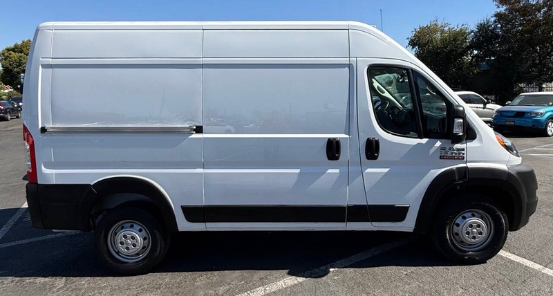 Ram ProMaster Cargo Van Vehicle Full-screen Gallery Image 08