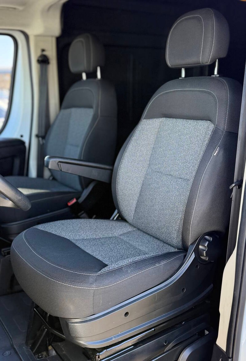 Ram ProMaster Cargo Van Vehicle Full-screen Gallery Image 12