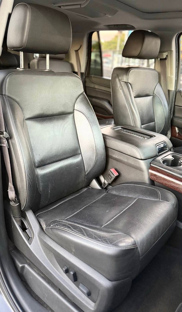 GMC Yukon Vehicle Full-screen Gallery Image 14