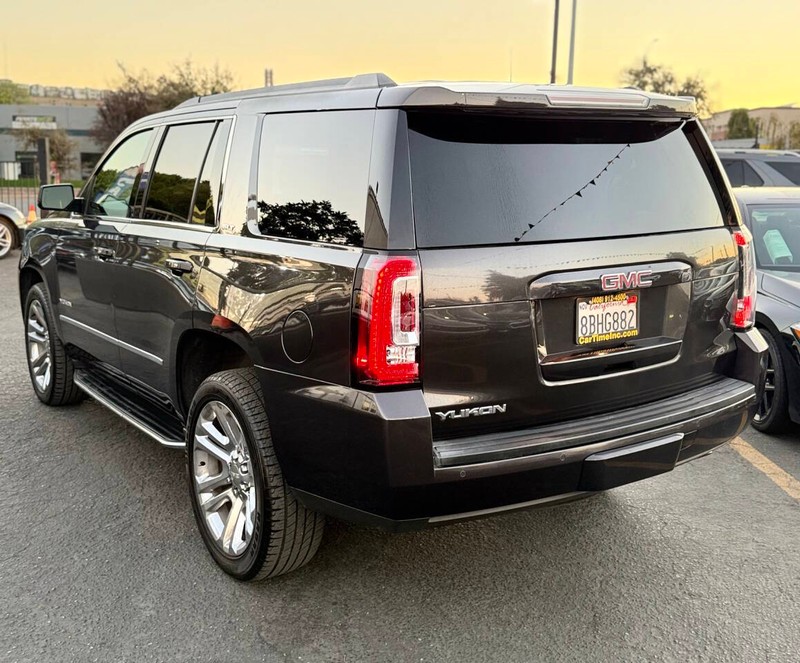 GMC Yukon Vehicle Full-screen Gallery Image 04