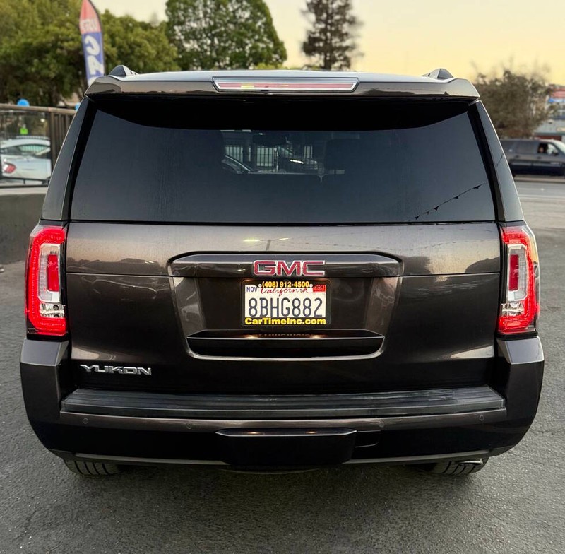 GMC Yukon Vehicle Full-screen Gallery Image 05
