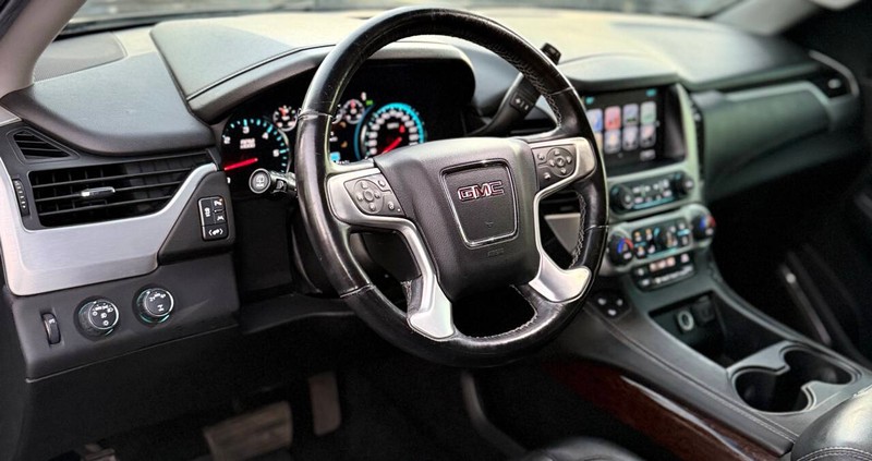 GMC Yukon Vehicle Full-screen Gallery Image 09