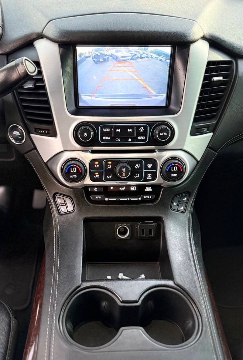 GMC Yukon Vehicle Full-screen Gallery Image 11