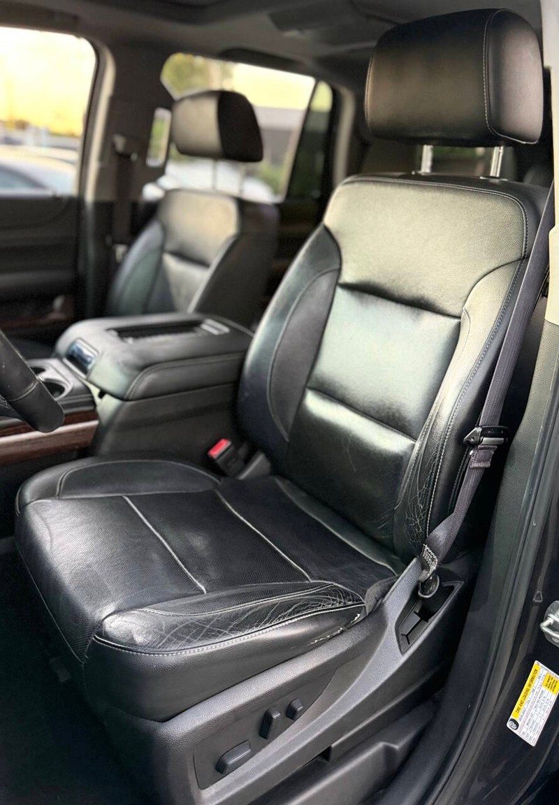 GMC Yukon Vehicle Full-screen Gallery Image 13