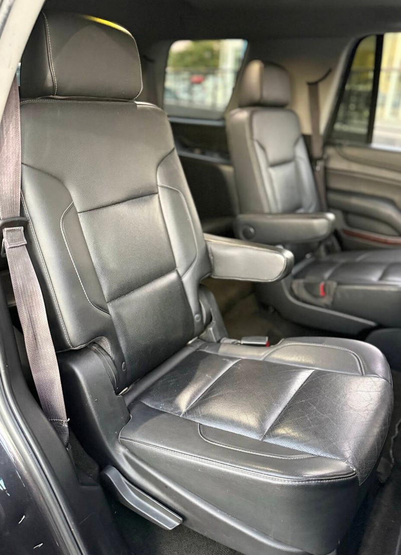 GMC Yukon Vehicle Full-screen Gallery Image 15