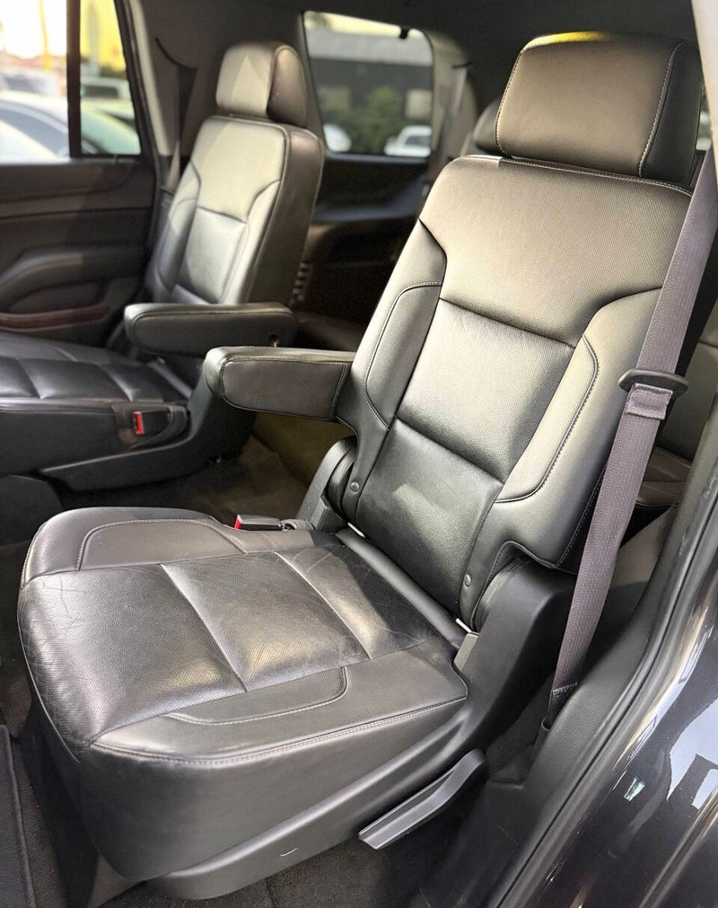 GMC Yukon Vehicle Full-screen Gallery Image 17