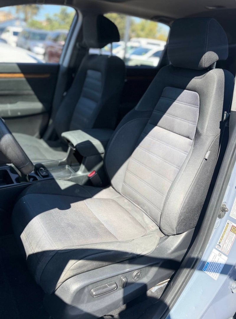 Honda CR-V Hybrid Vehicle Full-screen Gallery Image 11