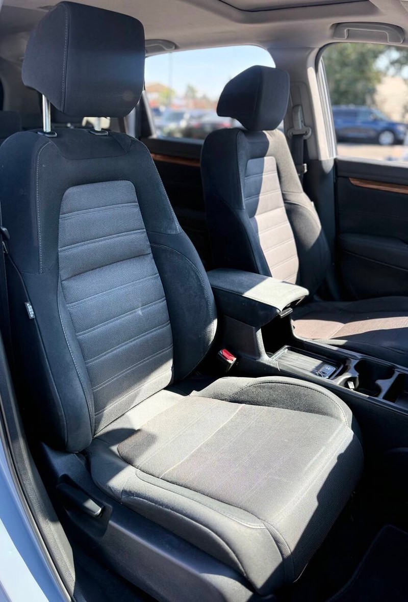 Honda CR-V Hybrid Vehicle Full-screen Gallery Image 12