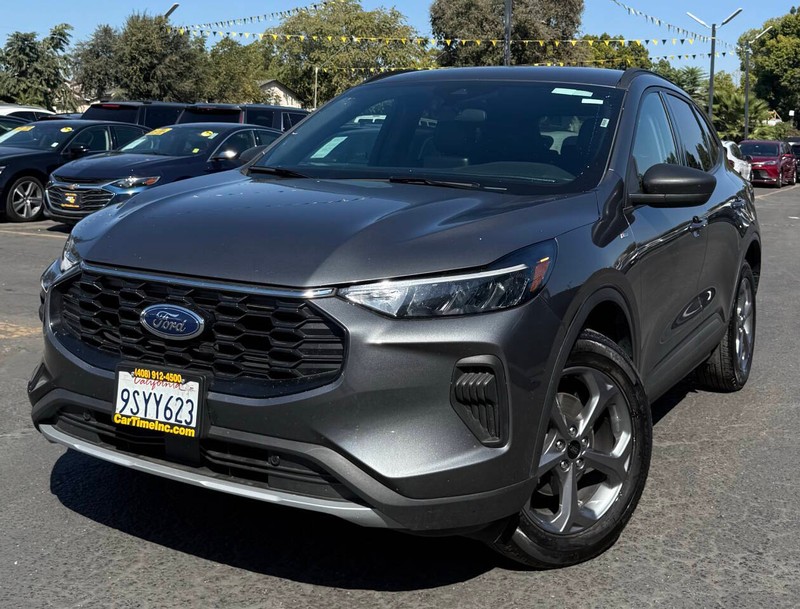 Ford Escape Vehicle Full-screen Gallery Image 03