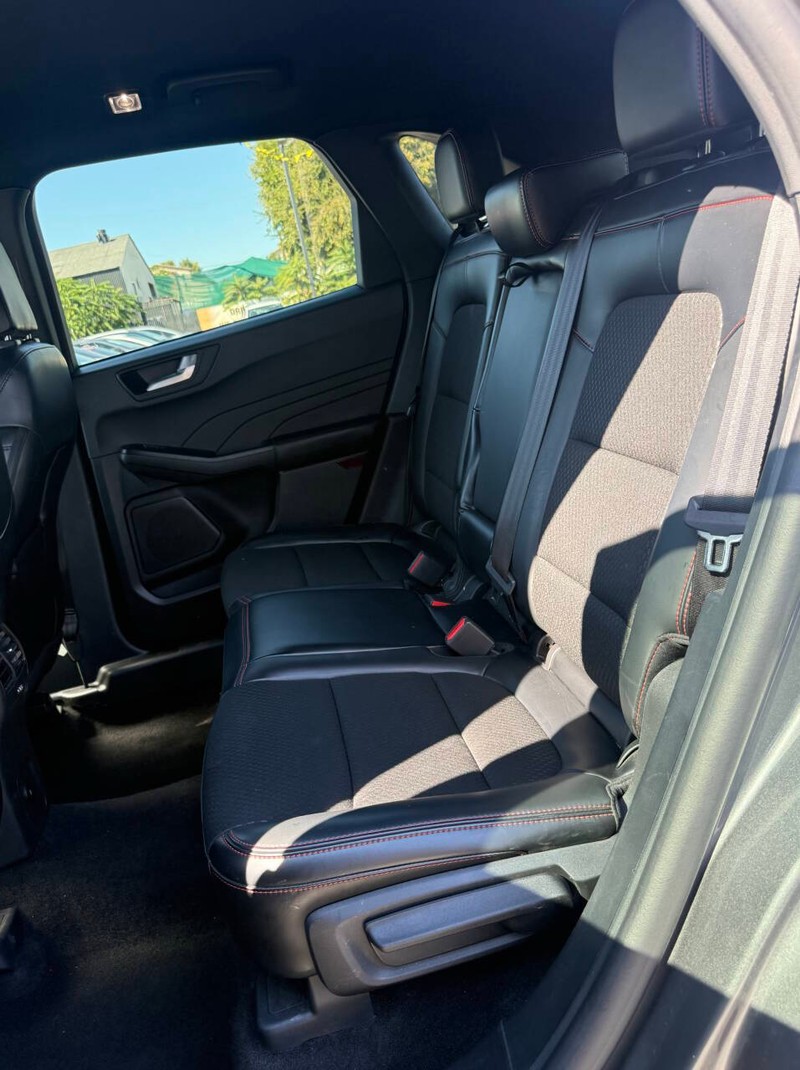 Ford Escape Vehicle Full-screen Gallery Image 14