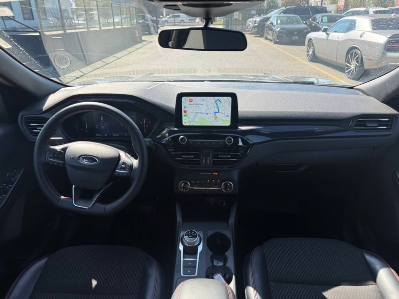 Ford Escape Vehicle Full-screen Gallery Image 15