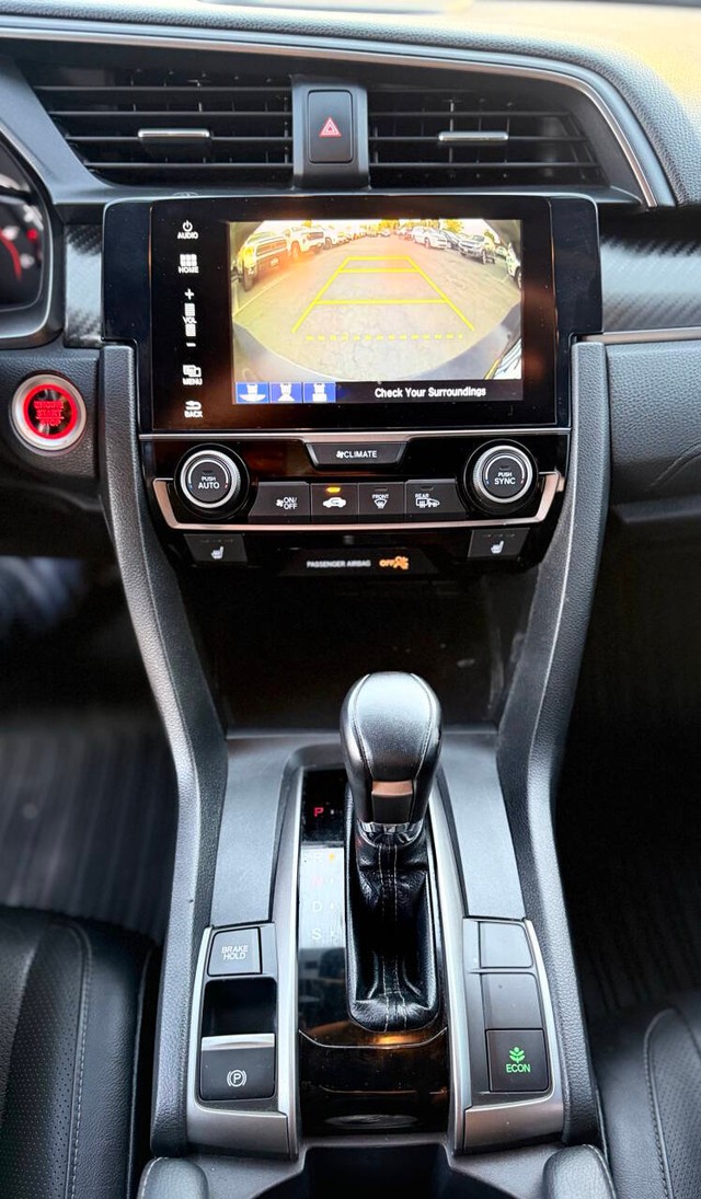 Honda Civic Hatchback Vehicle Full-screen Gallery Image 11