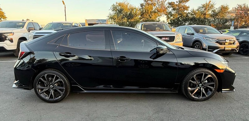 Honda Civic Hatchback Vehicle Full-screen Gallery Image 07